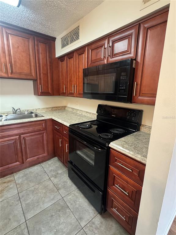 Building Photo - 320 Black Oak Ct