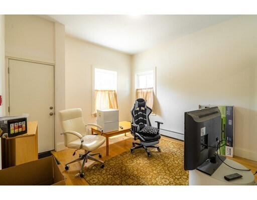 Building Photo - 565 Somerville Ave