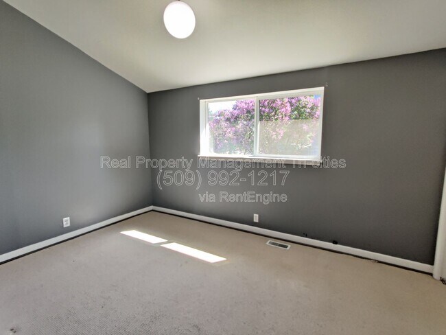 Building Photo - 1607 Putnam St