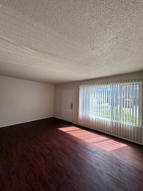 Building Photo - First Floor One Bedroom Unit Near Transportation