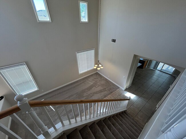 Building Photo - Central Temecula Home