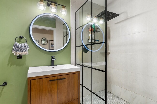 Building Photo - 447 Pavonia Ave