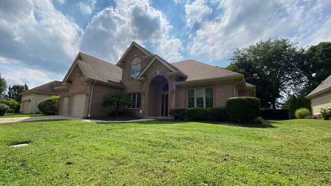 Building Photo - 5665 Stone Lake Dr