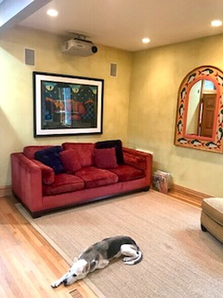 TV room - 1843 W Waveland Ave