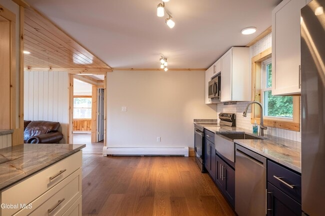 Building Photo - 871 Trout Lake Rd