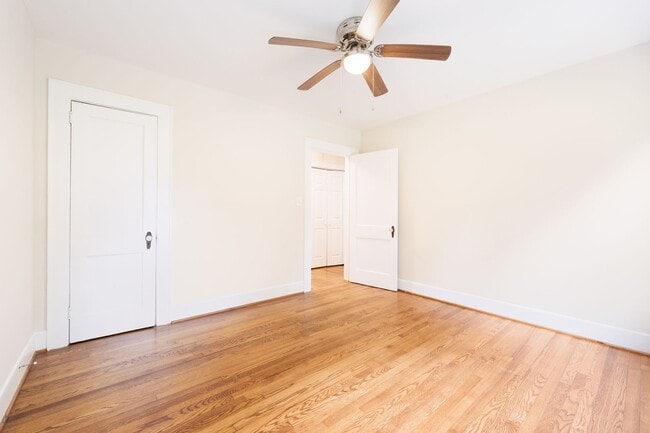 Building Photo - Available now! Lovely 3 bed/1 bath Home in...