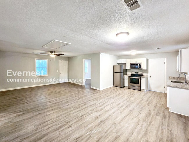 Building Photo - 727 W Creek Cir
