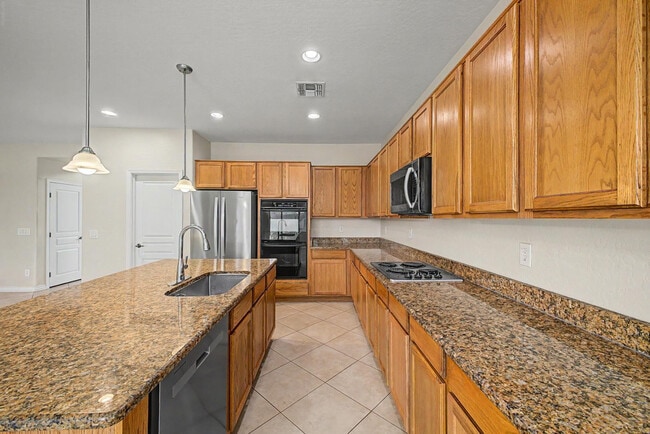 Building Photo - 8425 W Northview Ave