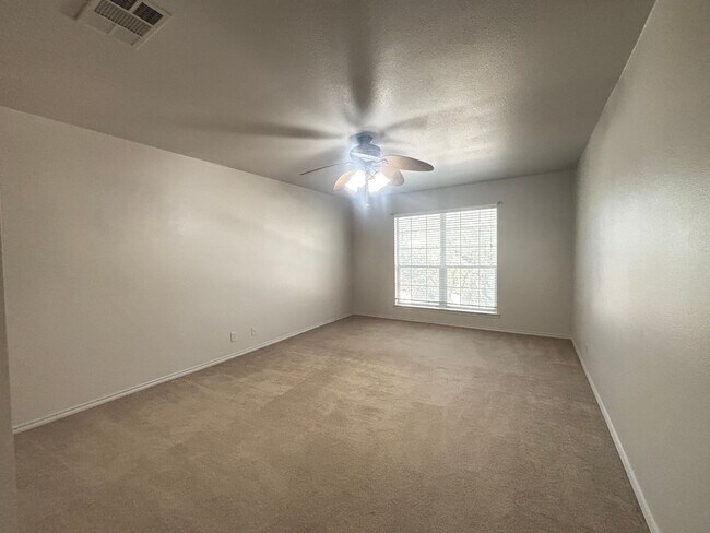 Building Photo - 4-Bed Home in Gated Community with Amenities