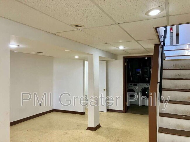 Building Photo - 1523 W Cheltenham Ave