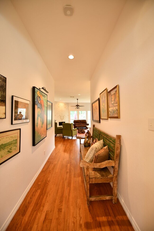 Building Photo - 2505 Spring Hill Ln
