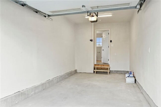 Building Photo - 24 Blackburn St