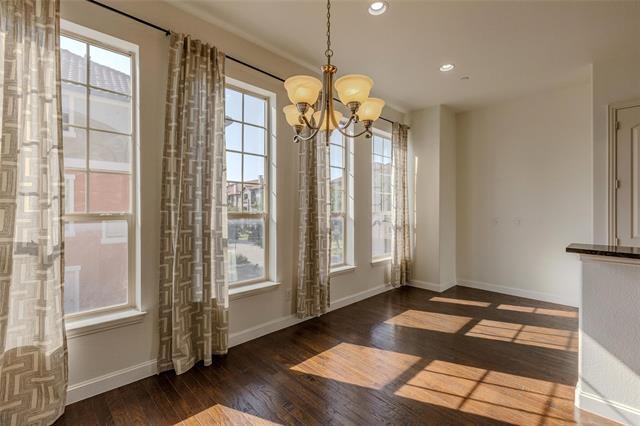 Building Photo - 602 Arbol