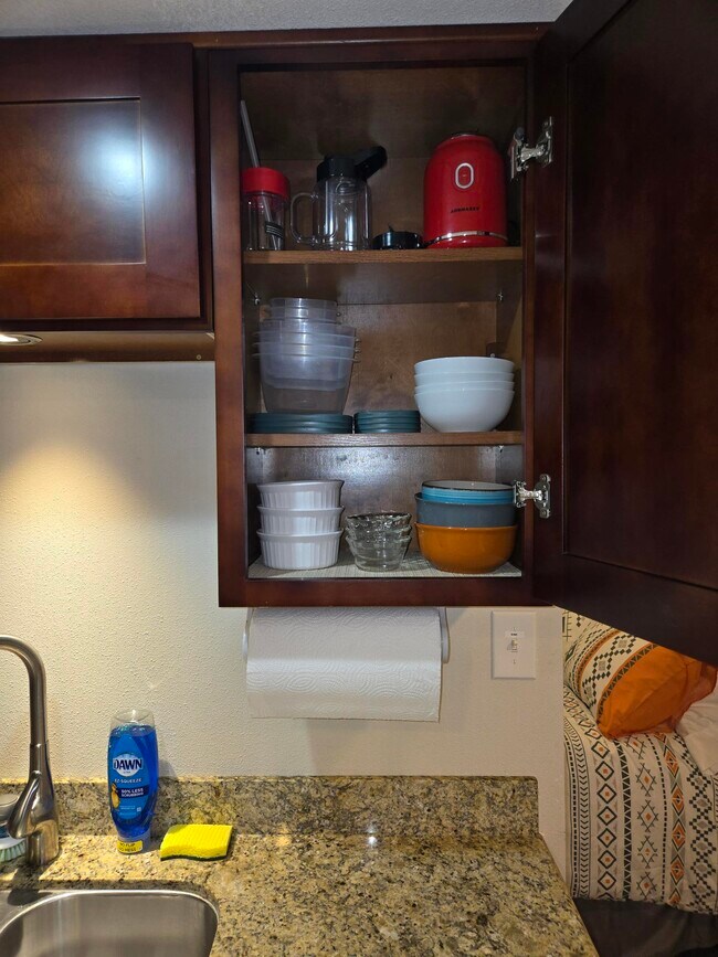 Building Photo - 1213 5th St