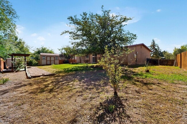 Building Photo - 2702 Avenida Del Sol