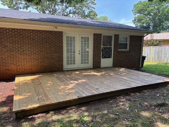 Building Photo - Nice brick home, single carport, storage b...