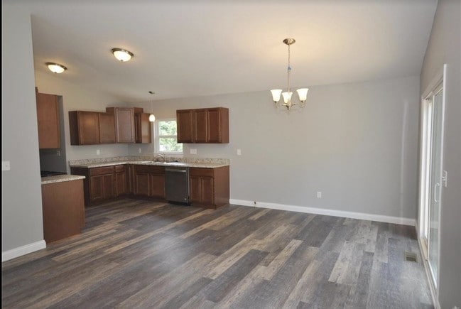 Building Photo - 252 Seminole St