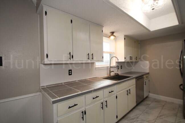 Building Photo - Stylish Killeen Retreat on Mountain View Drive