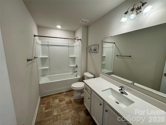 Building Photo - 2011 Weddington Pointe Dr