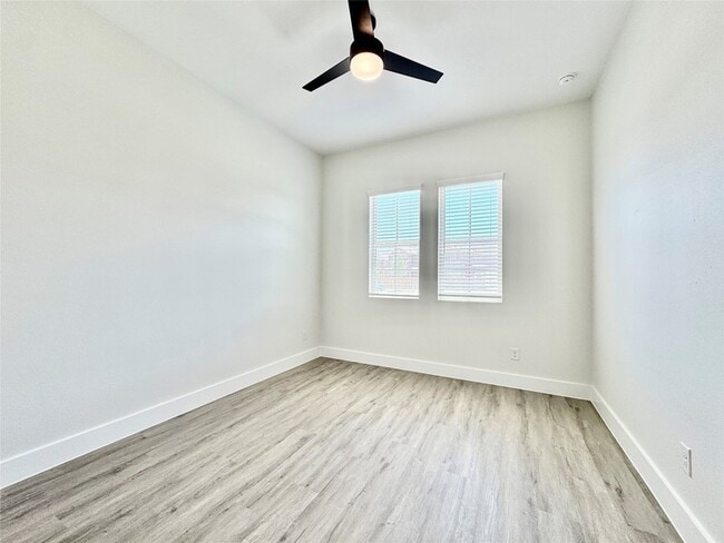 Building Photo - 8732 Kington