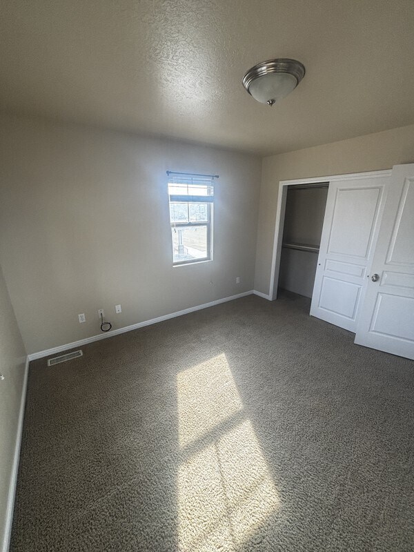 Building Photo - 1296 S Mountain Crst Dr