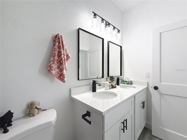 Building Photo - 16950 SW 42 Ave