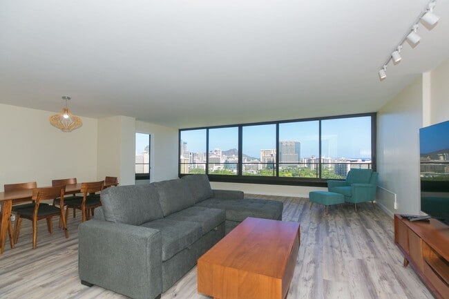 Building Photo - Canterbury Place - Fully renovated with hi...