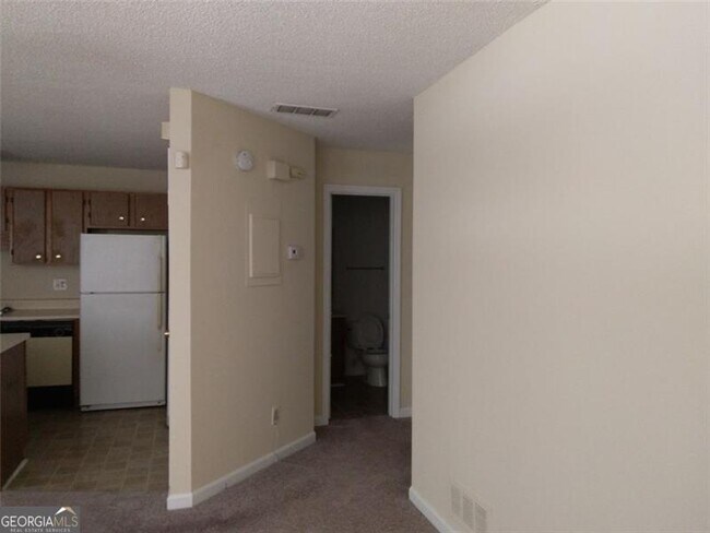 Building Photo - 1600 Oakpoint Dr SW