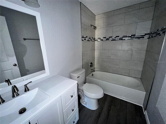 Building Photo - 3761 NE 40th Pl