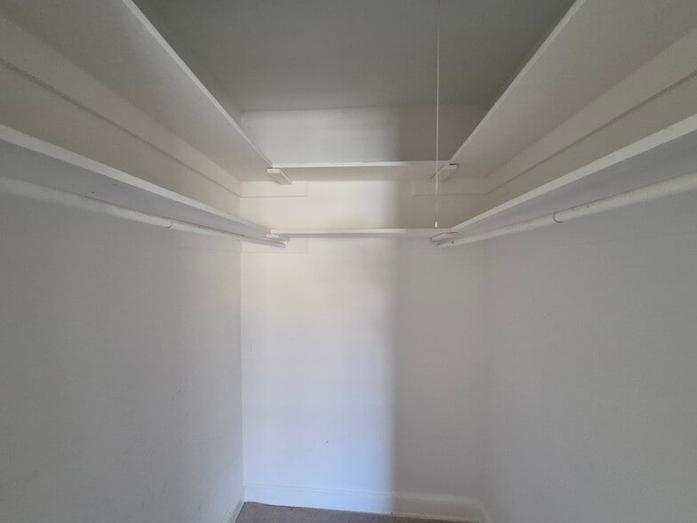 Building Photo - 1602 W Abingdon Dr