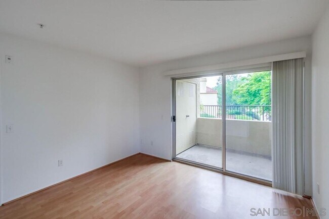 Building Photo - 2-bed, 2-bath Condo in San Diego's Linda Vista/Fashion Valley Area.