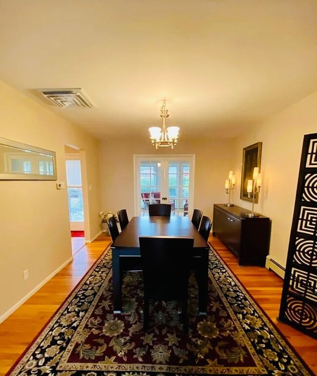 Building Photo - ALL PROSPECTIVE TENANTS MUST SUBMIT A $58 ...