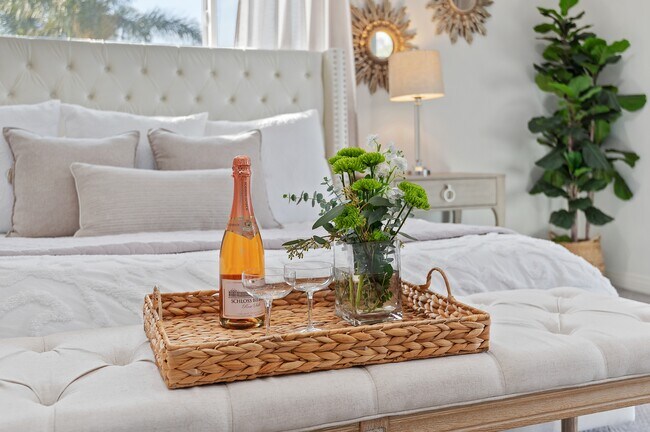 Building Photo - 1476 Crestline Dr