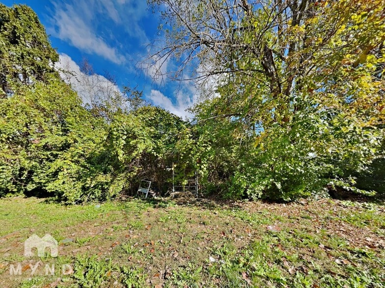 Building Photo - 6372 Birchview Dr S