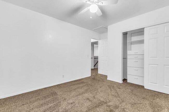 Building Photo - Charming Farmington Home in Peaceful Cul-de-Sac