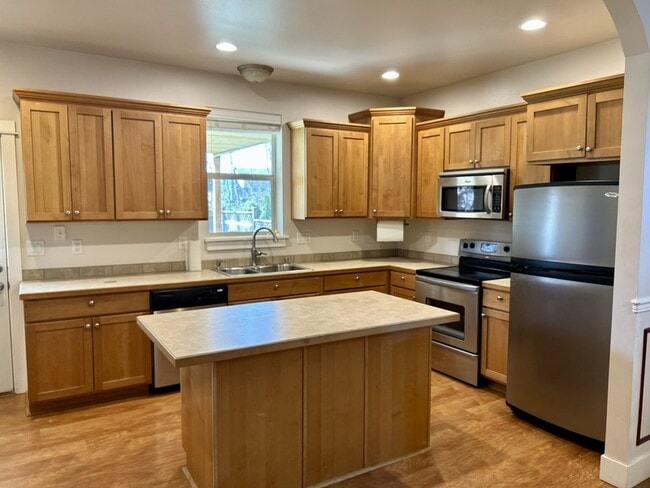 Building Photo - 8353 Grouse Cres Dr