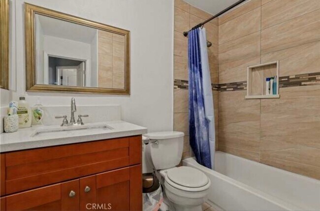 Building Photo - Charming 3BR Townhome in Gardena