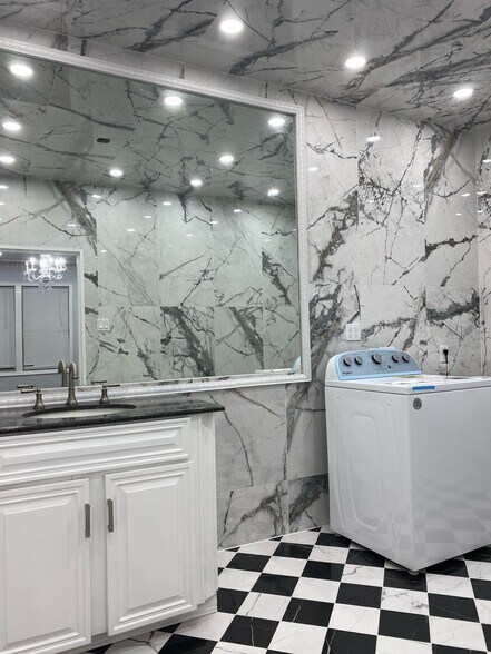 Building Photo - 1820 E 19th St