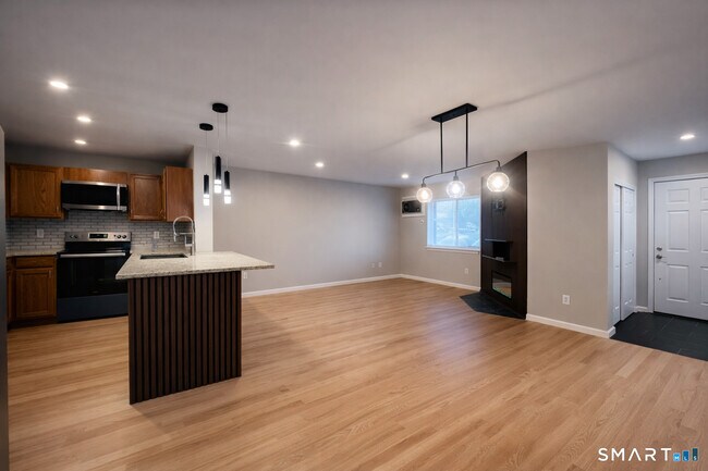 Building Photo - 103 Willow Springs