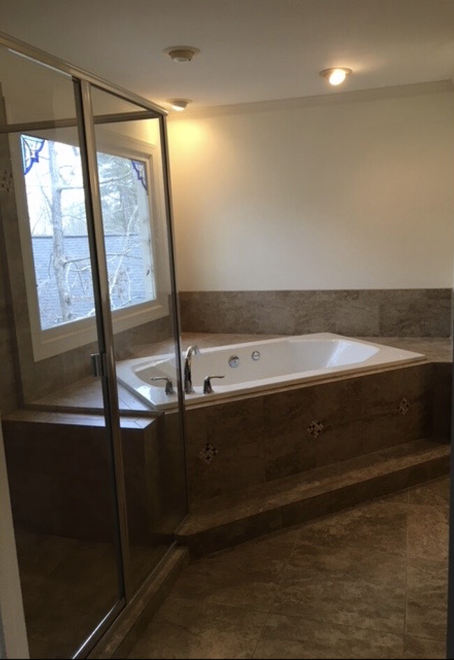Building Photo - 4108 Landfall Ct