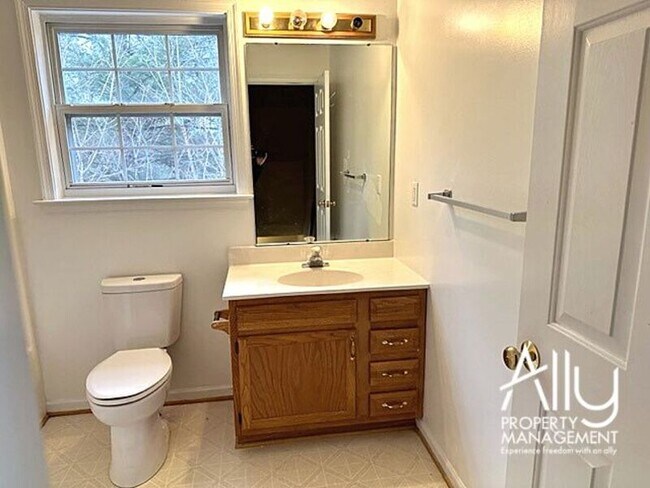 Building Photo - 1003 Wintergreen Ln