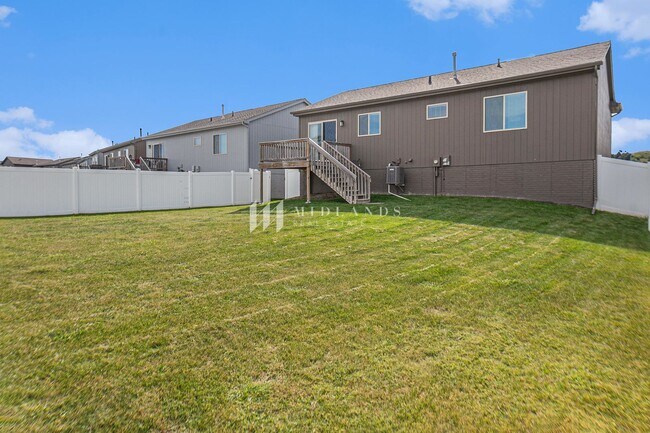 Building Photo - Turnbridge Split Entry Home