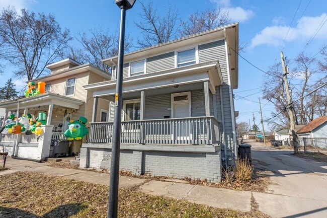 Building Photo - MOVE-IN SPECIAL - NEW LISTING! 4 BEDROOM HOME