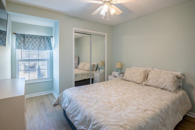 Building Photo - COZY,  FURNISHED OFF-SEAON MONTHLY RENTAL