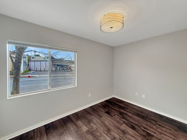 Building Photo - SD: Stunning 3BD/3.5BA Townhome in Ocean Beach with 2-Car Garage, Private Balcony & In-Unit Laundry