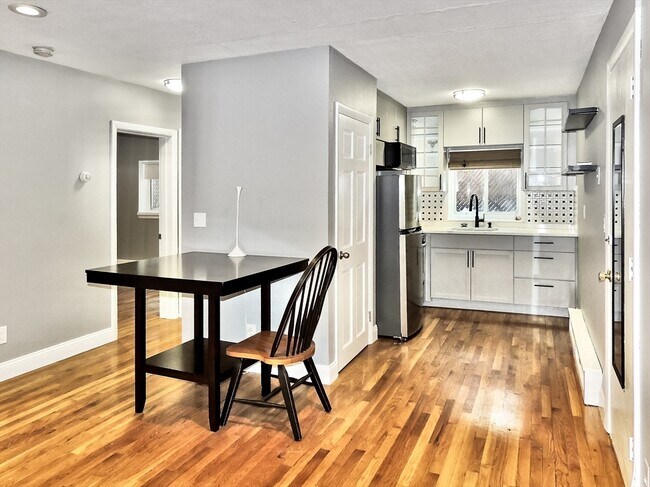 Building Photo - 541 Adams St