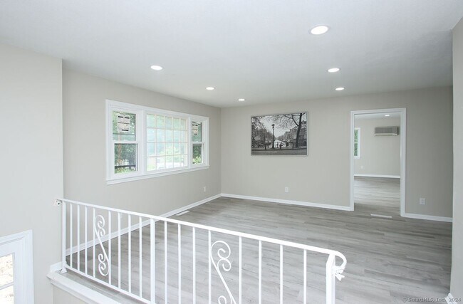 Building Photo - 2 Lakeview Ave