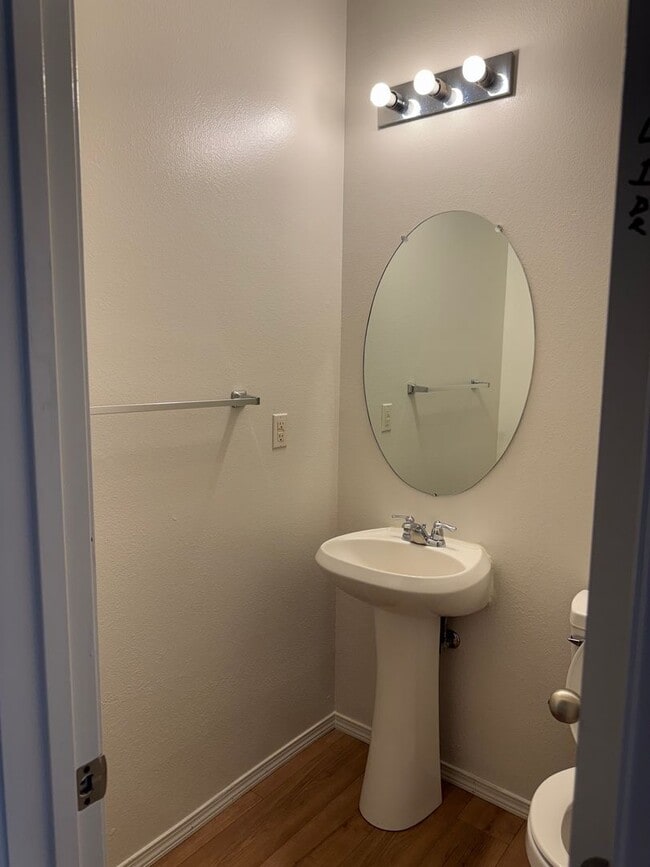 Building Photo - Three Bedroom Townhome