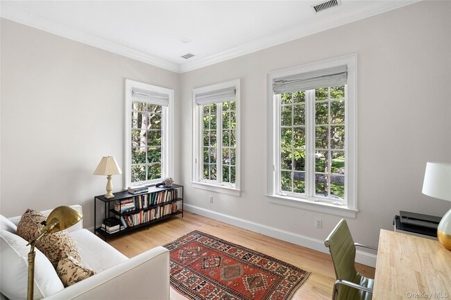 Building Photo - 4 Oakland Ln