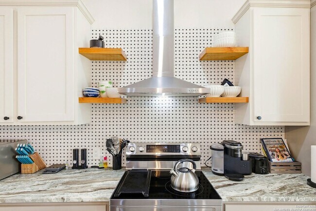 Building Photo - 418 Tawny Oak Cir